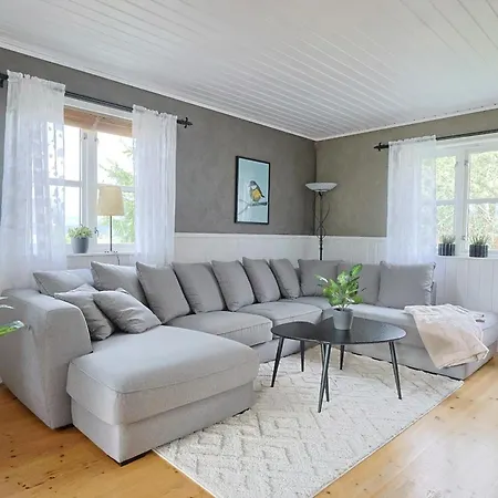 Dom wakacyjny Aurora House - A Family & Friends Retreat In