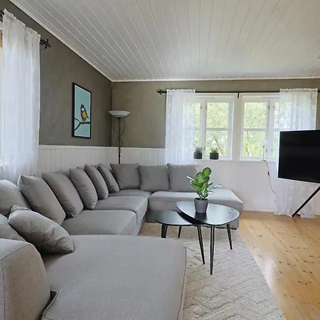 Aurora House - A Family & Friends Retreat In *